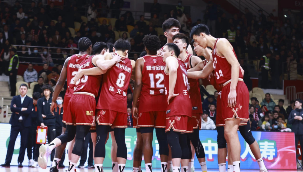 开云登录-阿贾克斯训练开放日，今夜豪取连胜引欢呼，CBA常规赛在即，数据趋势出现新变化的简单介绍